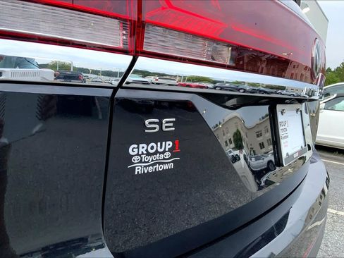 Used 2025 Volkswagen Atlas SE FWD image 28