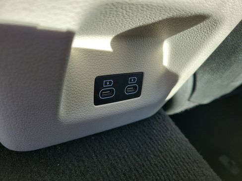 Used 2025 Genesis G70 2.5T image 20