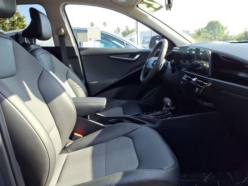 Certified 2024 Kia Niro EX FWD image 9