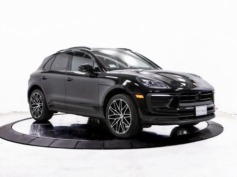 Certified 2025 Porsche Macan image 6