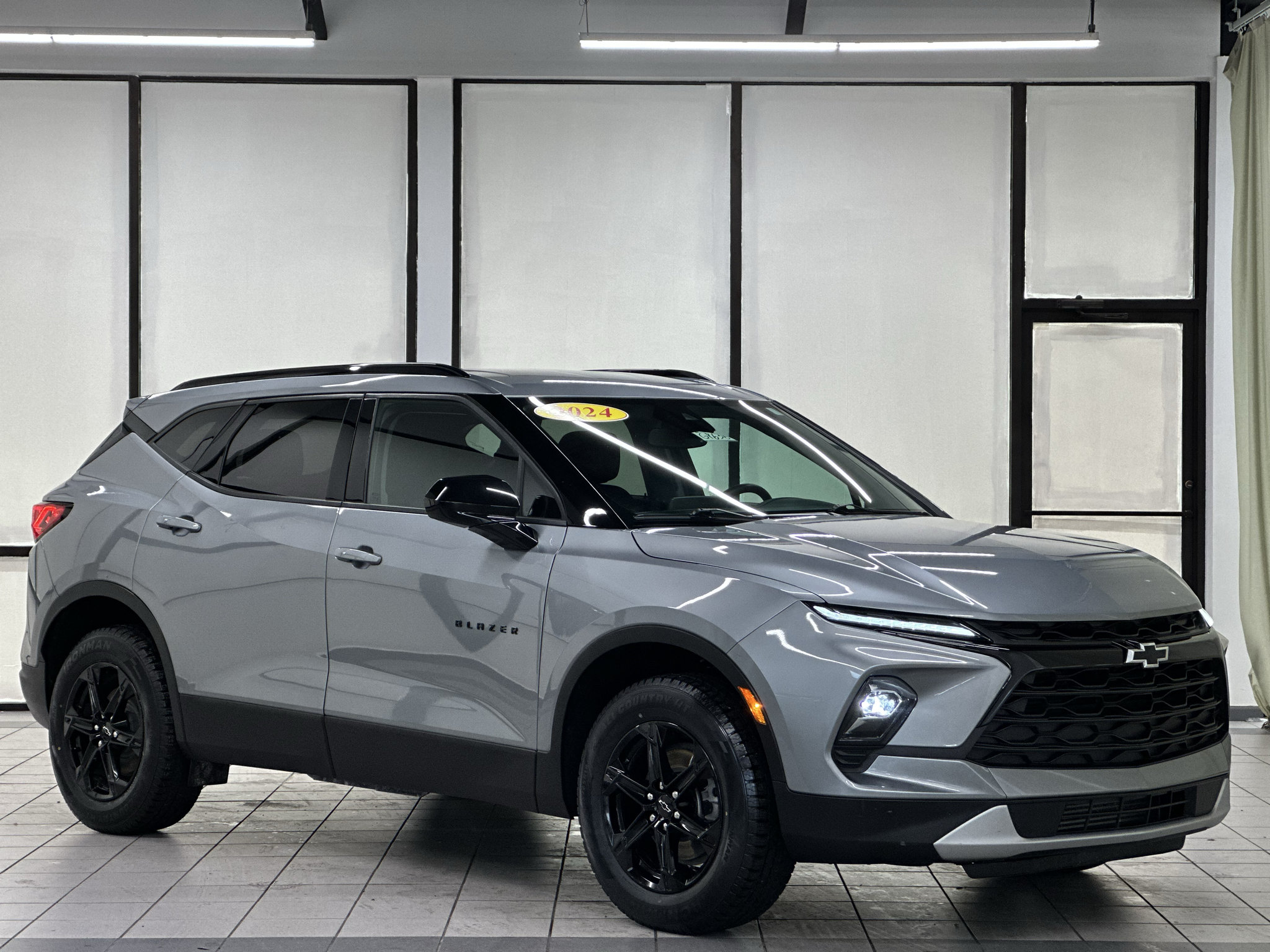 Used 2024 Chevrolet Blazer LT w/ Convenience Package FWD image 1