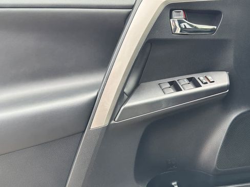 Used 2018 Toyota RAV4 XLE image 12