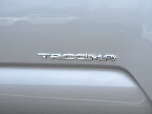 Certified 2022 Toyota Tacoma SR5 AWD/4WD image 9