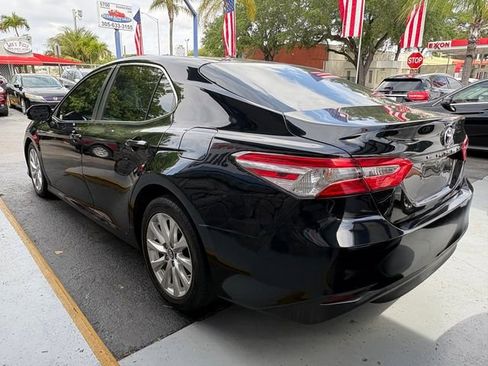Used 2018 Toyota Camry LE image 7