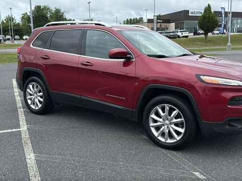 Used 2017 Jeep Cherokee Limited AWD/4WD image 2