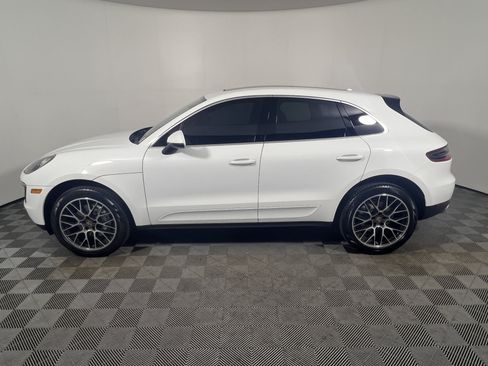 Certified 2018 Porsche Macan S AWD/4WD image 2