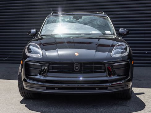 Certified 2026 Porsche Macan AWD/4WD image 7