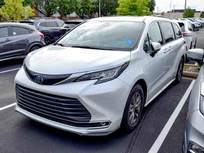 Used 2023 Toyota Sienna XLE
