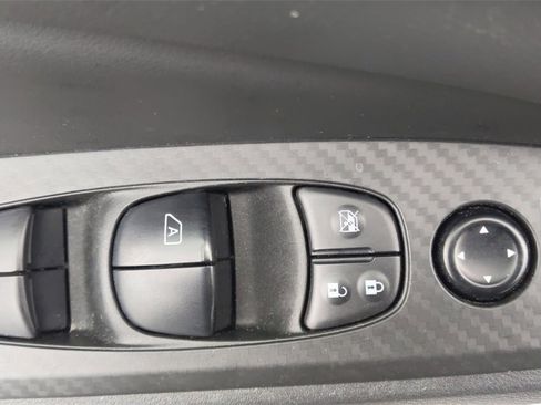 Used 2024 Nissan Altima 2.5 SV image 16