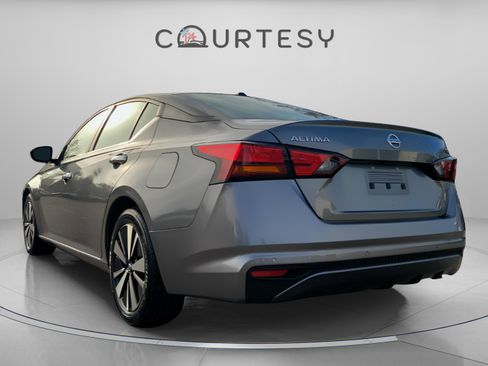 Certified 2022 Nissan Altima 2.5 SV image 5