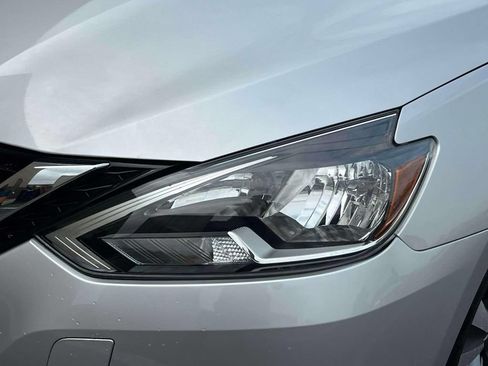 Used 2019 Nissan Sentra SV w/ Special Edition Package FWD image 10