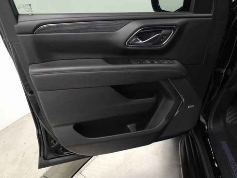 Used 2022 GMC Yukon XL SLT w/ SLT Premium Package image 18