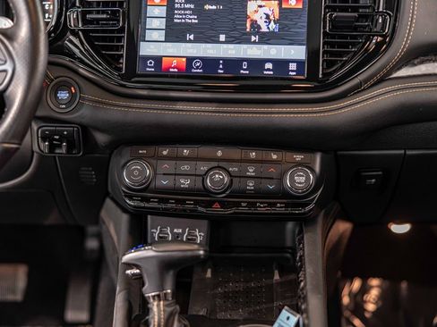 Used 2025 Dodge Durango R/T image 38