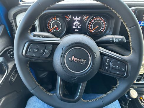 Used 2024 Jeep Gladiator Sport image 16