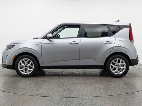 Used 2025 Kia Soul LX w/ LX Technology Package FWD image 4