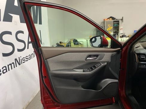 Used 2021 Nissan Rogue SV AWD/4WD image 9