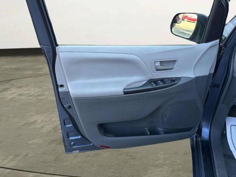 Used 2017 Toyota Sienna LE FWD image 10