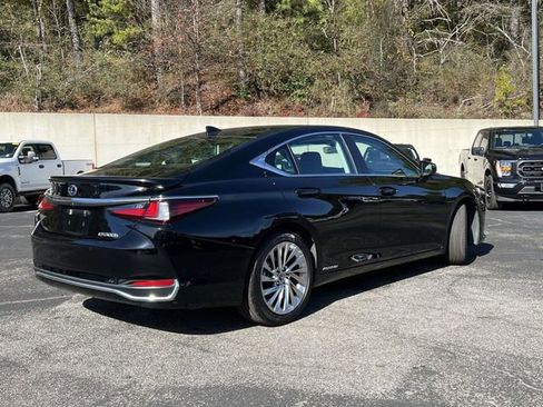 Used 2020 Lexus ES 300h Ultra Luxury image 3