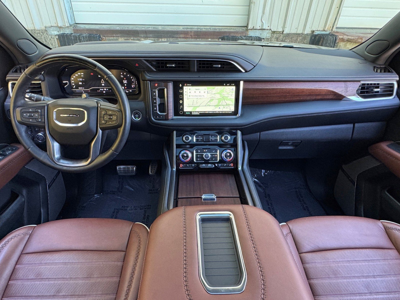 Used 2023 GMC Yukon Denali Ultimate AWD/4WD image 13