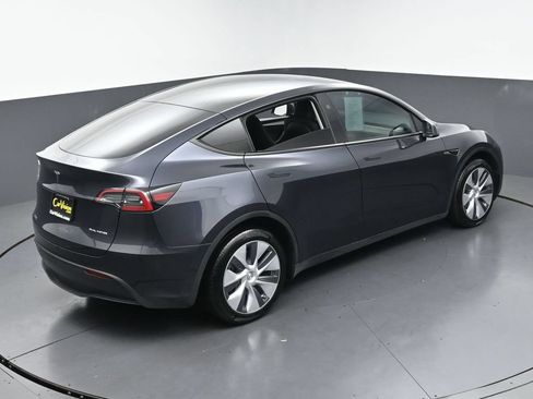 Used 2024 Tesla Model Y Long Range AWD/4WD image 35