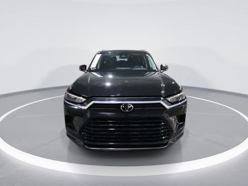 Used 2024 Toyota Grand Highlander XLE image 3