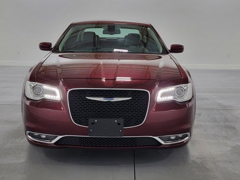 Used 2017 Chrysler 300 Limited w/ Value Package RWD image 3