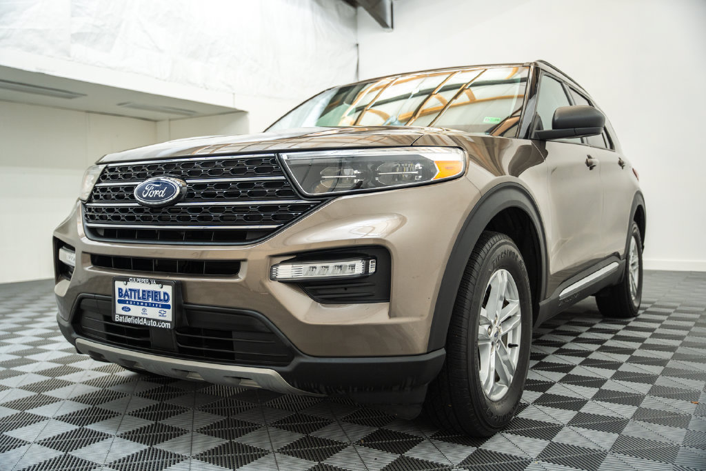 Used 2021 Ford Explorer XLT w/ Equipment Group 202A AWD/4WD image 3