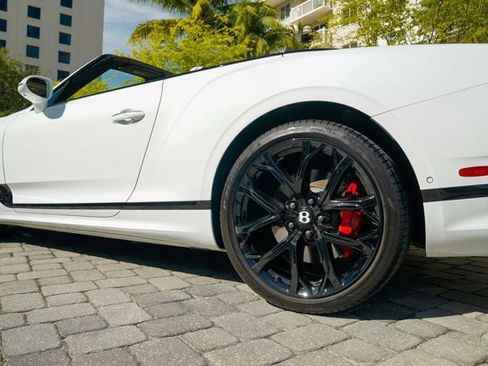 Used 2024 Bentley Continental GT Speed image 19