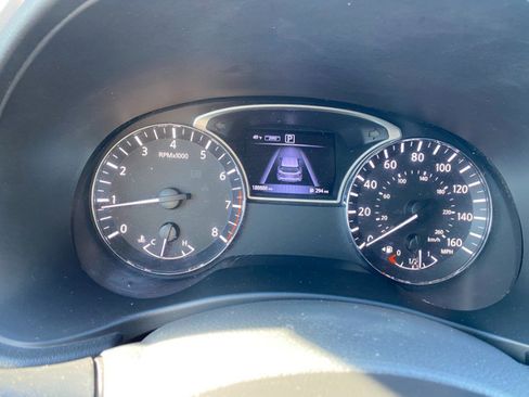 Used 2017 Nissan Pathfinder SV image 18