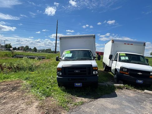 Used 2017 Ford E-450 and Econoline 450 Super Duty w/ Power Windows & Locks Group RWD image 2