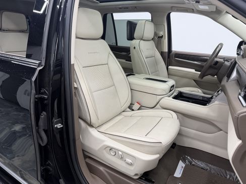 Used 2023 GMC Yukon Denali w/ Advanced Technology Package AWD/4WD image 28