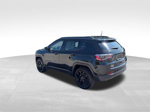 Used 2025 Jeep Compass Latitude w/ Convenience Group AWD/4WD image 4