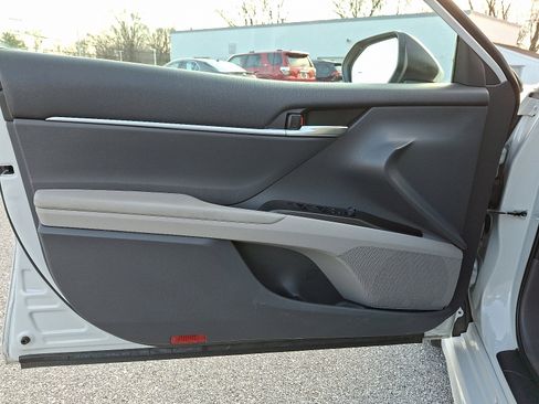 Used 2023 Toyota Camry SE image 13