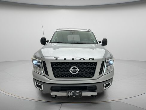 Used 2017 Nissan Titan PRO-4X AWD/4WD image 2