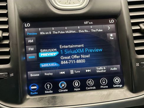 Used 2018 Chrysler 300 Touring L image 9