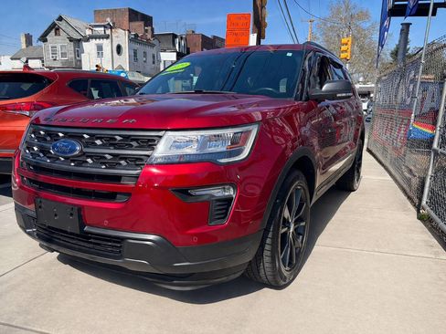 Used 2019 Ford Explorer XLT w/ Equipment Group 202A image 2