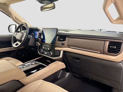 Used 2024 Ford Expedition Limited image 32