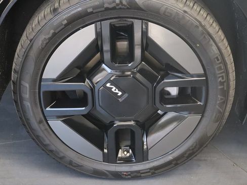 Certified 2024 Kia EV9 GT-Line AWD/4WD image 11