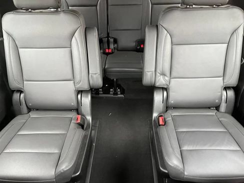 Used 2026 Chevrolet Suburban LT w/ Comfort Package AWD/4WD image 19