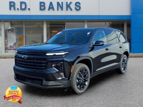 Used 2024 Chevrolet Traverse LT w/ Midnight/Sport Edition FWD image 1