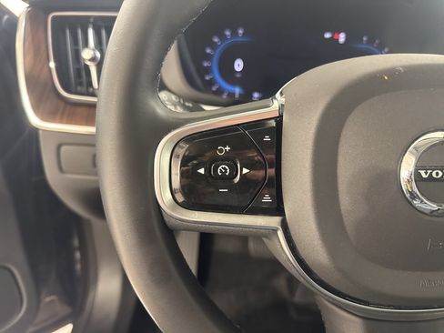Used 2023 Volvo XC60 B5 Plus w/ Climate Package AWD/4WD image 9