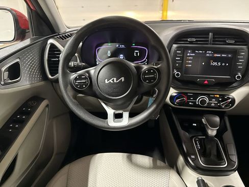 Used 2023 Kia Soul LX FWD image 11