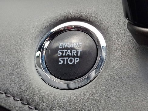 Used 2023 Toyota Highlander XLE AWD/4WD image 25