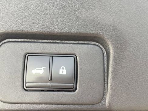 Used 2025 Nissan Rogue SV image 22