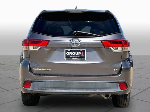 Used 2018 Toyota Highlander SE FWD image 5