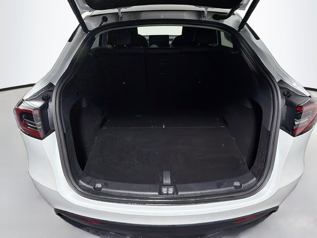 Used 2025 Tesla Model Y Long Range AWD/4WD image 29