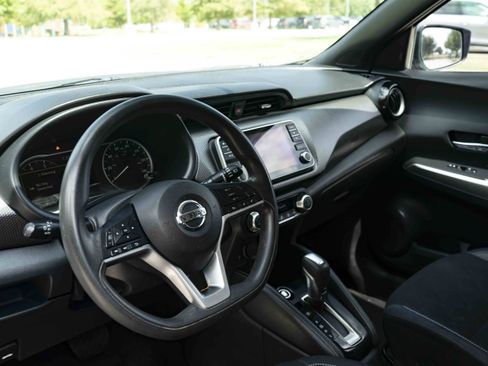 Used 2018 Nissan Kicks SV FWD image 15
