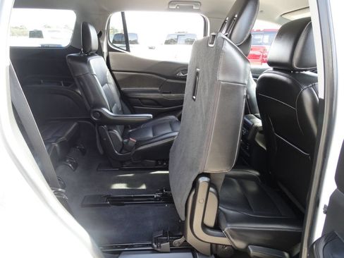 Used 2019 GMC Acadia SLT FWD image 8