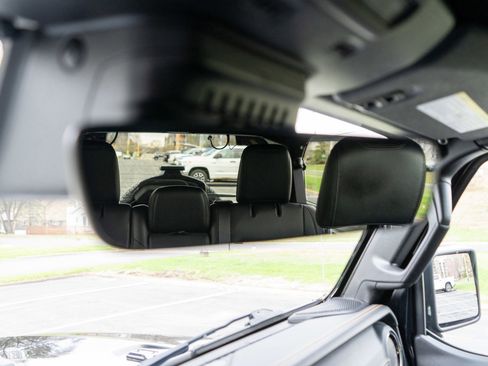 Used 2022 Jeep Wrangler Unlimited Sahara image 23