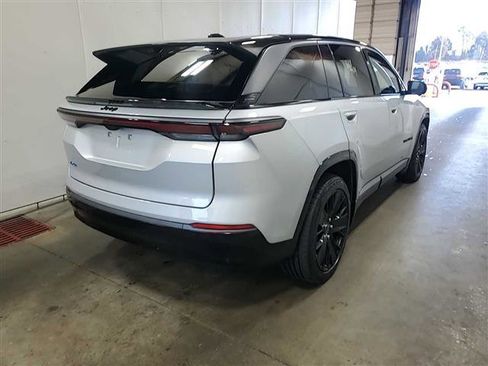 Used 2024 Jeep Wagoneer Launch Edition image 6